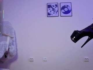 yourbabyluna18's CamSoda show and profile