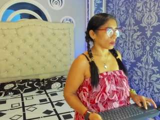 mature-biigass Live Webcam on CamSoda