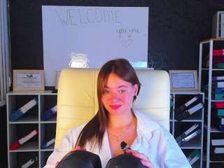 meow-mellie Live Webcam on CamSoda