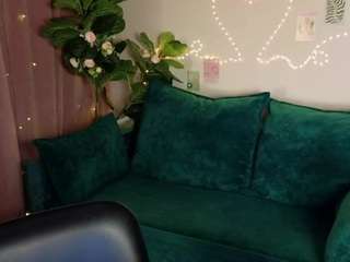 meow-mellie's CamSoda show and profile