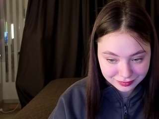 meow-mellie's CamSoda show and profile