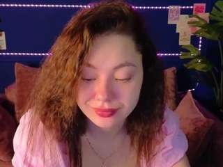 meow-mellie's CamSoda show and profile