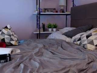 le modèle lillian-peters est en webcam porno dans un show sur le site camsoda, il possède les tags suivants: ass clapping,average,blowjob,brown eyes,deepthroat,dildo,erotic dance,facial,flashing,full nudity,gape,orgasm,tattoos,blonde hair,hd,small tits