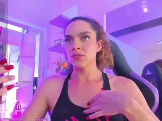 Model ini sedang live sekarang. mariiahneedles