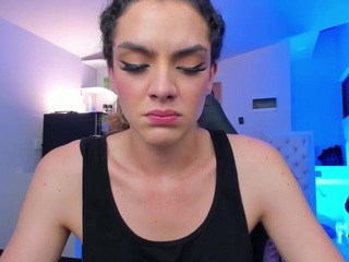 mariiahneedles's live room