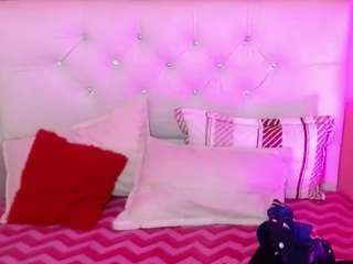 x-isabella-x Live Webcam on CamSoda