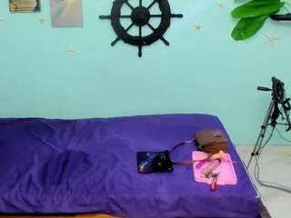 eladyrous98's CamSoda show and profile