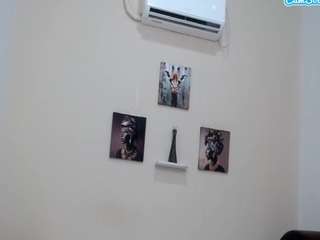 eladyrous98's CamSoda show and profile