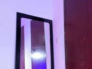 Miaqueen021