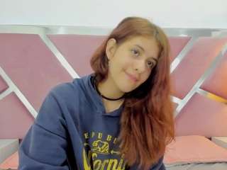 miaqueen021 webcam model