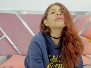miaqueen021 webcam model