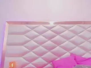 Miaqueen021's Live Sex Cam Show