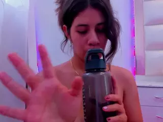 Miaqueen021's Live Sex Cam Show