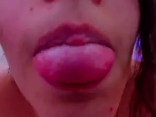 Miaqueen021's Live Sex Cam Show