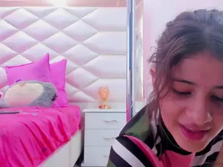 Miaqueen021's Live Sex Cam Show