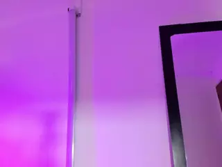 Miaqueen021's Live Sex Cam Show