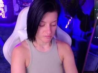 roxy-riot's CamSoda show and profile