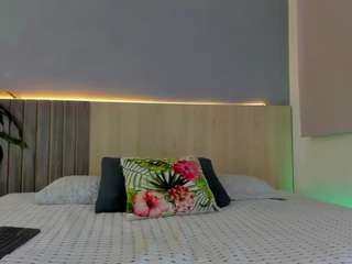 atenea-clerk live cam profile