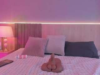atenea-clerk's CamSoda show and profile