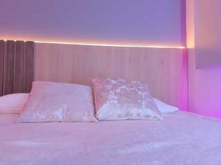 le modèle atenea-clerk est en webcam porno dans un show sur le site camsoda, il possède les tags suivants: ahegao,no smoking,handjob,lovense,lush,naked,natural,nature,orgasm,fingers,public,pussy,sexy,shaved pussy,striptease,toys,anal,full nudity,fingering,cum