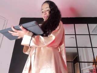 floraginette's CamSoda show and profile