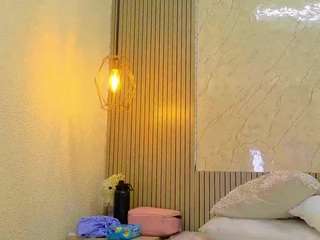 le modèle lunaa-jonhsonn est en webcam porno dans un show sur le site camsoda, il possède les tags suivants: anal,milk,toys,thin,tattoos,sexy,no smoking,no drinking,lovense,big tits,latina,fuck machine,double penetration,deepthroat,bondage,black hair,hd