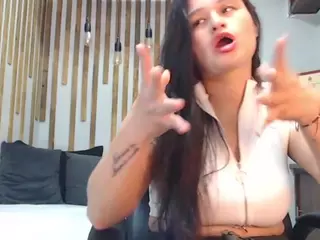 Lunaa-jonhsonn's Live Sex Cam Show