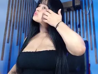 Lunaa-jonhsonn's Live Sex Cam Show