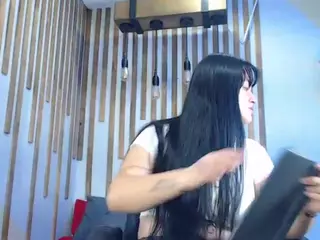 Lunaa-jonhsonn's Live Sex Cam Show