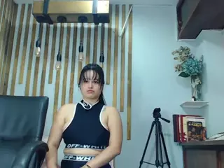Lunaa-jonhsonn's Live Sex Cam Show