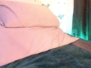 samaraa-smith, female webcam model,  years old, on live webcam
