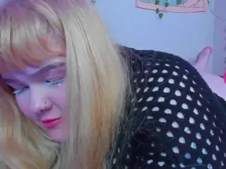 LilMilkyLilly's Live Sex Cam Show