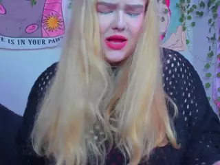 LilMilkyLilly's Live Sex Cam Show
