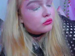 LilMilkyLilly's Live Sex Cam Show