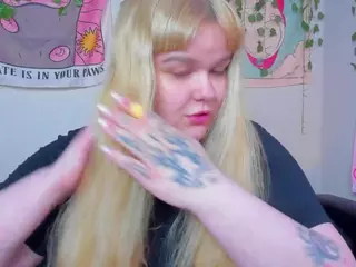 LilMilkyLilly's Live Sex Cam Show