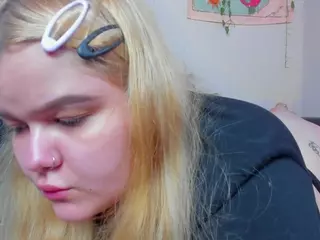 LilMilkyLilly's Live Sex Cam Show
