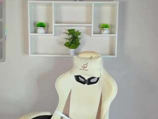 Amanda-Whi1e