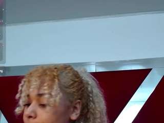 هذا النموذج مباشر الآن. curly-marshall