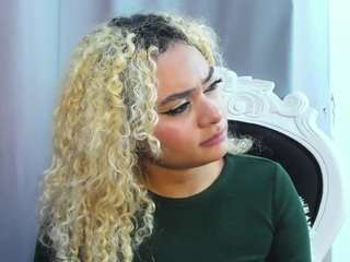 Curly Marshall live cam preview