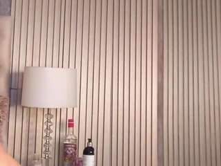 LeiaLeen1 live cam preview