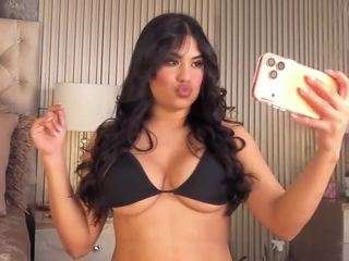 LeiaLeen1 live cam preview