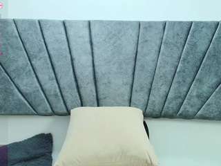 lily-meghan's CamSoda show and profile