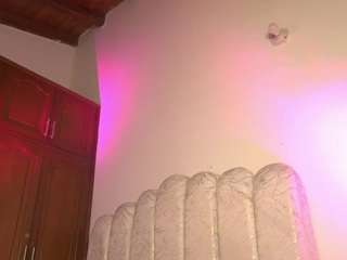 pocahotass-11 live webcam show