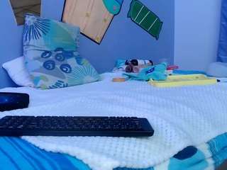 skinnykalitzo18 live webcam on Soda Cams