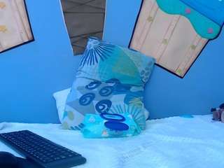 skinnykalitzo18 Smoking live webcam