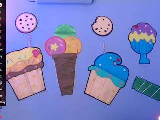 skinnykalitzo18 Live Webcam on CamSoda