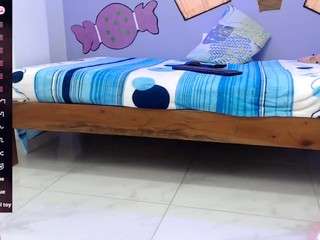 skinnykalitzo18's CamSoda show and profile