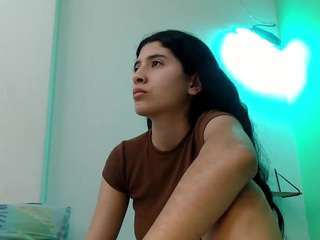 skinnykalitzo18 live cam profile