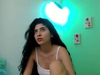 skinnykalitzo18's CamSoda show and profile