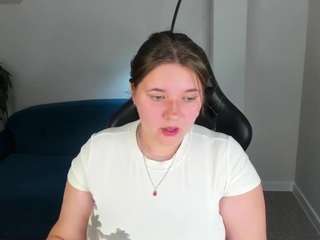 chloe-whitee webcam model